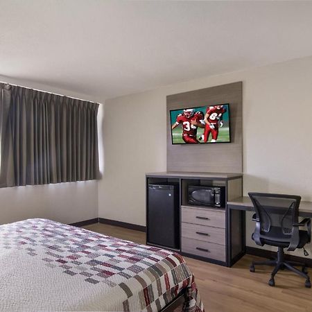 Red Roof Inn & Suites Brunswick I-95 Екстер'єр фото