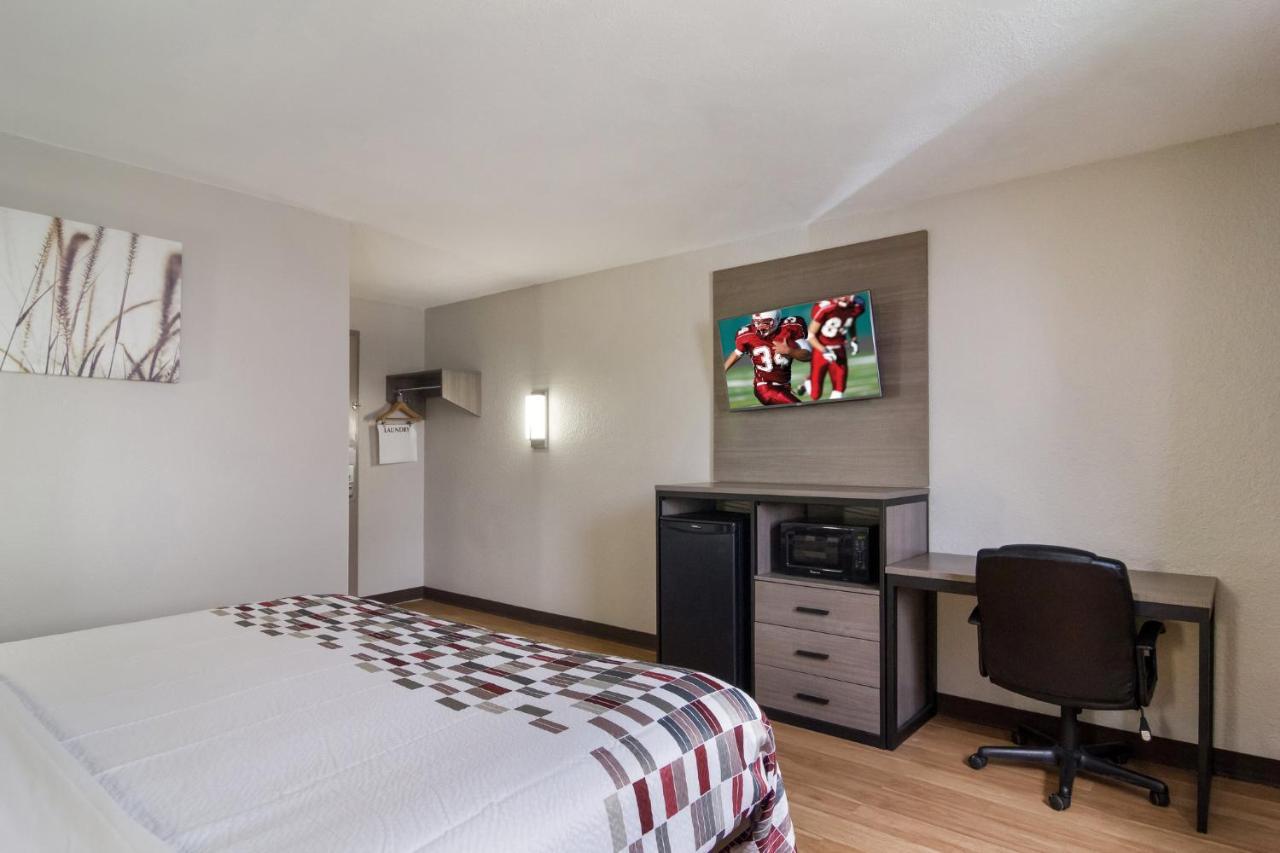 Red Roof Inn & Suites Brunswick I-95 Екстер'єр фото