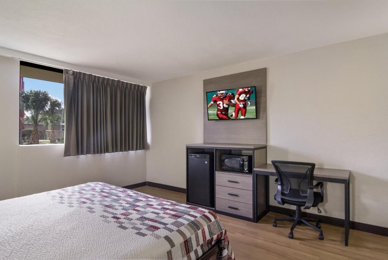 Red Roof Inn & Suites Brunswick I-95 Екстер'єр фото