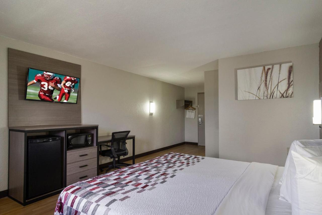 Red Roof Inn & Suites Brunswick I-95 Екстер'єр фото