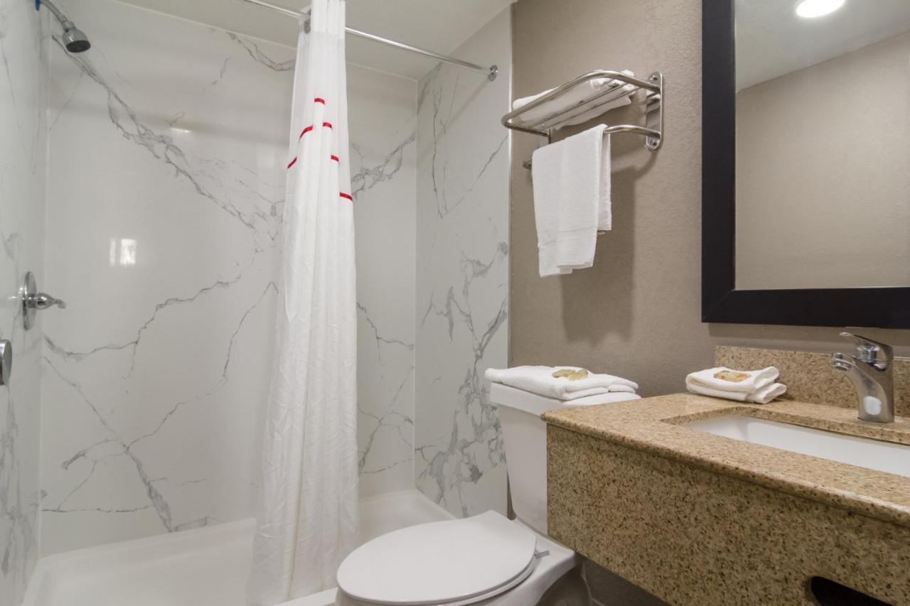 Red Roof Inn & Suites Brunswick I-95 Екстер'єр фото