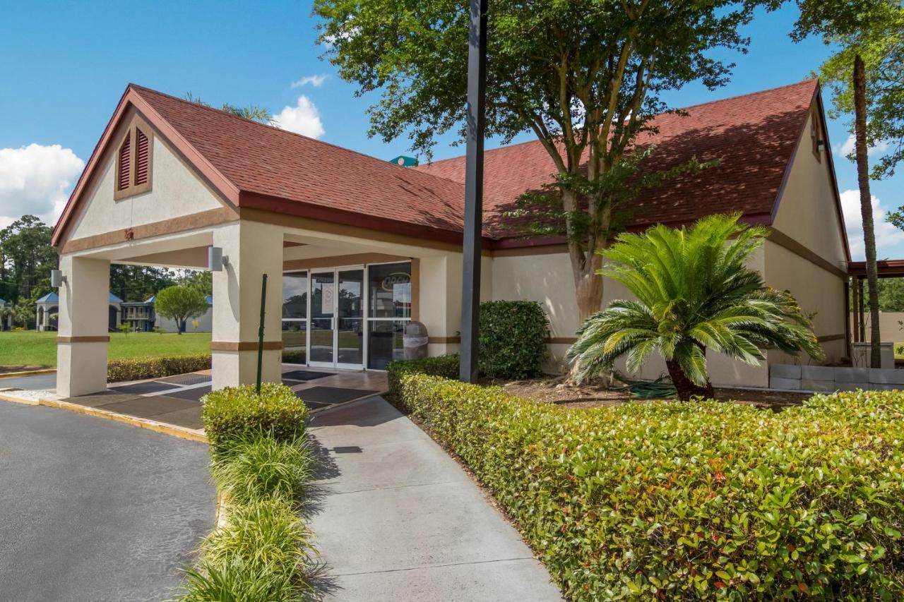 Red Roof Inn & Suites Brunswick I-95 Екстер'єр фото