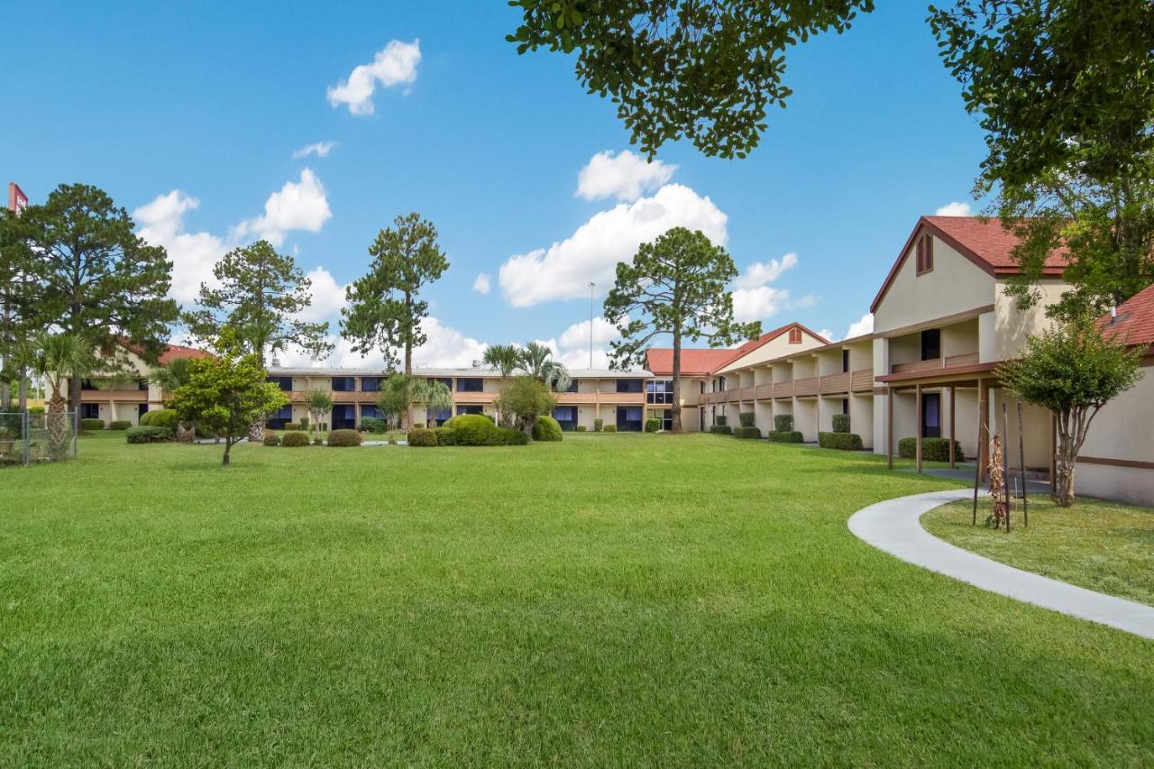 Red Roof Inn & Suites Brunswick I-95 Екстер'єр фото
