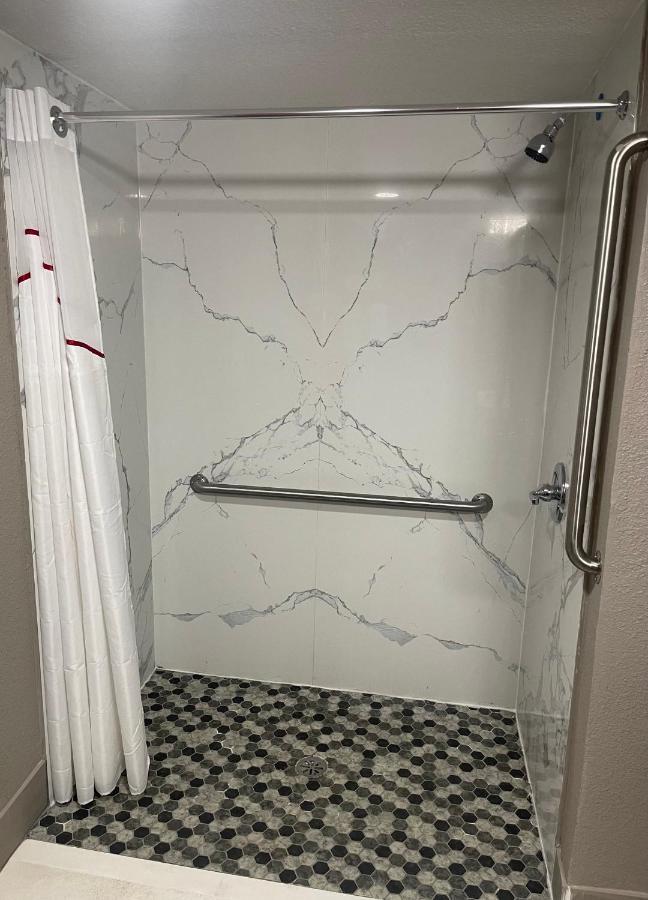 Red Roof Inn & Suites Brunswick I-95 Екстер'єр фото